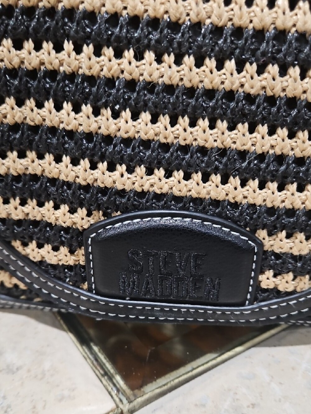🎄NWT! Steve Madden Woven Top Handle Crossbody Bag in Black & Tan! - Picture 3 of 8